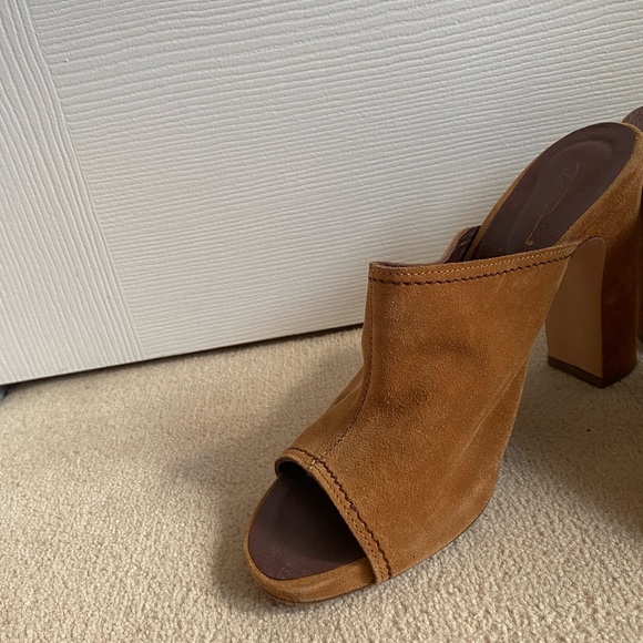 Light brown suede heels - Picture 6 of 8